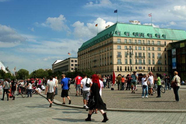 Zdjęcia: Berlin, Brandenburgia, Plac Paryski, NIEMCY Zdjęcia: Berlin, Brandenburgia, Plac Paryski, NIEMCY