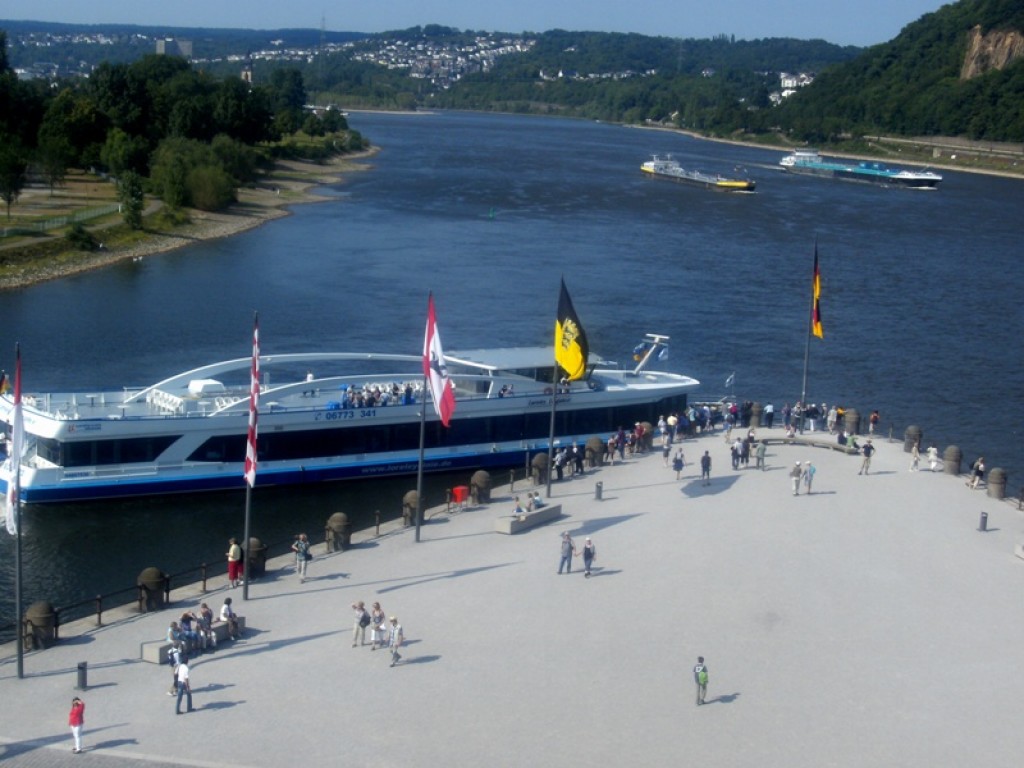 Zdjęcia: KOBLENZ, Nadrenia-Palatynat, Przy słynnym „Trójkącie”, NIEMCY Zdjęcia: KOBLENZ, Nadrenia-Palatynat, Przy słynnym „Trójkącie”, NIEMCY