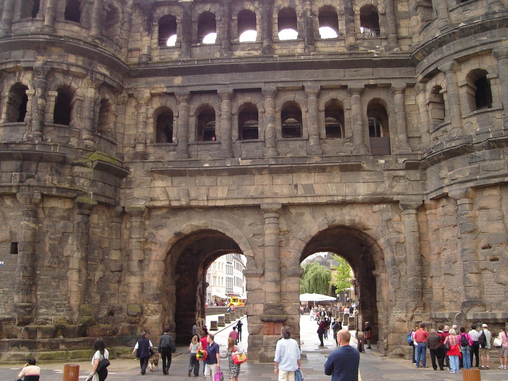 Zdjęcia: Dolina Mozeli, Nadrenia Palatynat, Trier Porta Nigra, NIEMCY Zdjęcia: Dolina Mozeli, Nadrenia Palatynat, Trier Porta Nigra, NIEMCY