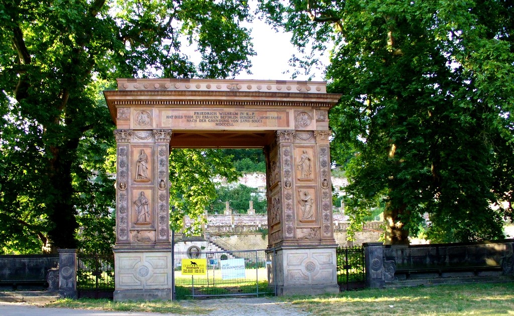 Zdjęcia: Poczdam, Brandenburgia, Ozdobna brama do winnicy, NIEMCY Zdjęcia: Poczdam, Brandenburgia, Ozdobna brama do winnicy, NIEMCY