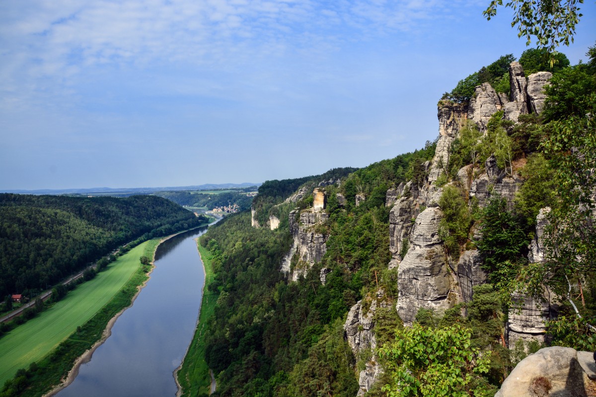 Zdjęcia: Bastei, Saksonia, Widok z Bastei na Łabę, NIEMCY Zdjęcia: Bastei, Saksonia, Widok z Bastei na Łabę, NIEMCY