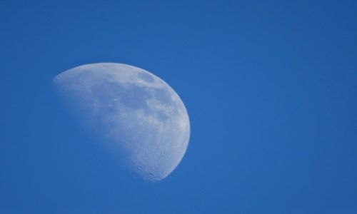 Zdjcie NIEMCY / Bawaria / BAWARIA / ksieyc na niebiesko