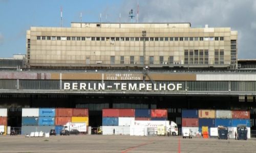 Zdjcie NIEMCY / Berlin / Berlin Tempelhof / Dawne lotnisko, obecnie orodek dla uchodcw.