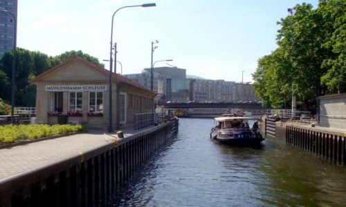 Zdjcie NIEMCY / Berlin / Rzeka Szprewa / Wypywamy ze luzy.