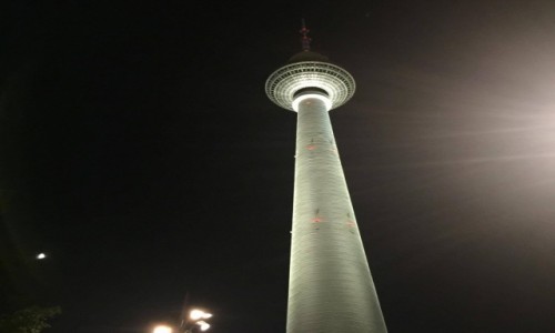 Zdjecie NIEMCY / Berlin / Alexanderplatz, Berlin / Wieża TV w nocy z bliska