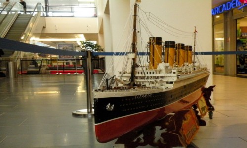 Zdjęcie NIEMCY / Berlin / Media Markt , dzielnica Tempelhof / Model Titanica , w jakiejś tam skali