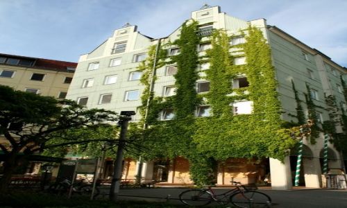 NIEMCY / Brandenburgia / Berlin / Kamienica z winobluszczem