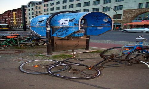 NIEMCY / - / Berlin / Rower w Berlinie wschodnim