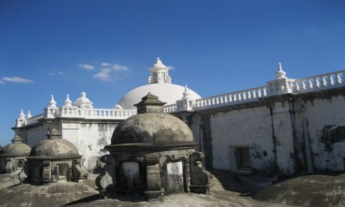 Zdjęcie NIKARAGUA / - /   Nikaragua / Na dachu bazyliki w Asuncjon