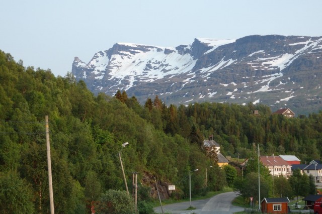 Zdj cia: przed Lofotami, droga 825, Wjazd do Grovfjord, NORWEGIA