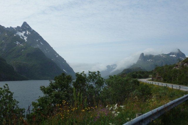 Zdj cia: Lofoty , niedaleko Svolvaer, Lofoty, Lofockie drki, NORWEGIA