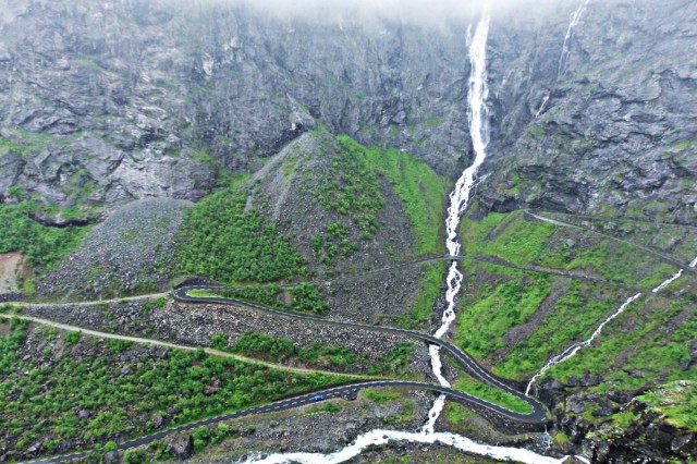 Zdj cia: Trollstigen, Reinheimen, W sieci czarnych i biaych nitek , NORWEGIA