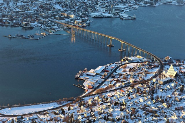 Zdj cia: Tromsø, Troms, Tromsøbrua, czyli most Tromso, NORWEGIA