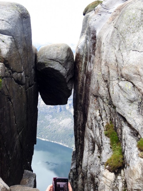 Zdj cia: Kjerag, Rogaland, Kjeragbolten 01, NORWEGIA Zdj cia: Kjerag, Rogaland, Kjeragbolten 01, NORWEGIA