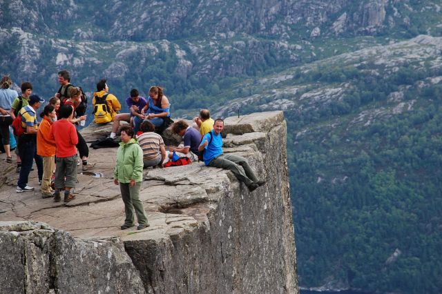 Zdjęcia: Ok. Bergen, Preikestolen - blok skalny w południowej Norwegii, NORWEGIA Zdjęcia: Ok. Bergen, Preikestolen - blok skalny w południowej Norwegii, NORWEGIA
