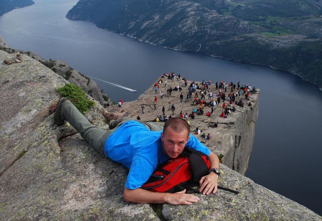 Zdjęcia: Ok. Bergen, Preikestolen - blok skalny w południowej Norwegii, NORWEGIA Zdjęcia: Ok. Bergen, Preikestolen - blok skalny w południowej Norwegii, NORWEGIA