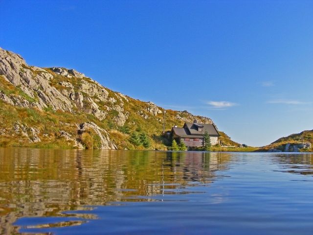 Zdjęcia: Bergen, W górach nad jeziorem, NORWEGIA Zdjęcia: Bergen, W górach nad jeziorem, NORWEGIA