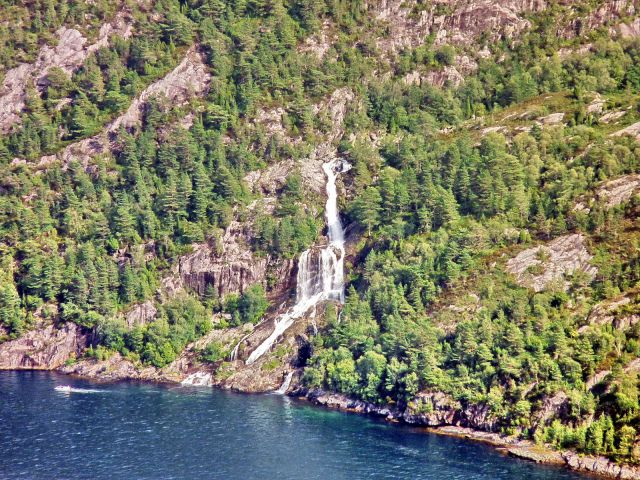 Zdjęcia: Hordeland, Hordeland, Wodospadzik z Preikestolen, NORWEGIA Zdjęcia: Hordeland, Hordeland, Wodospadzik z Preikestolen, NORWEGIA