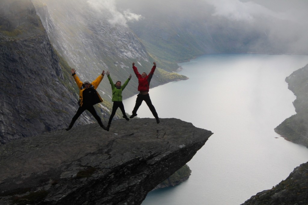 Zdjęcia: Trolltunga, płaskowyż Hardangervidda, Potrójna radość!, NORWEGIA Zdjęcia: Trolltunga, płaskowyż Hardangervidda, Potrójna radość!, NORWEGIA
