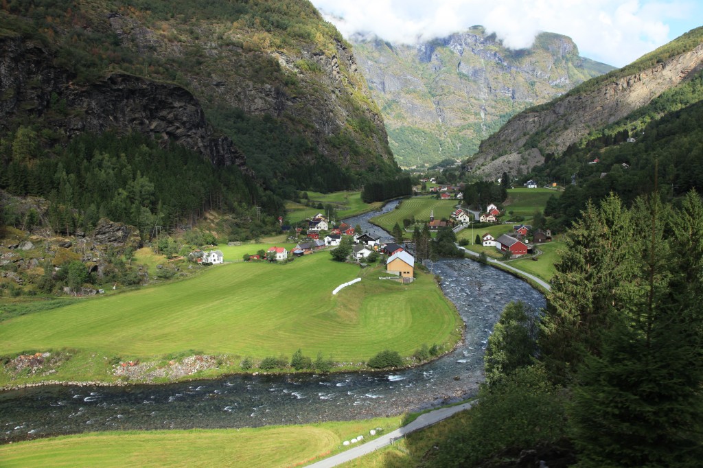 Zdjęcia: Aurland , Sogn og Fjordane, W zakolach rzeki, NORWEGIA Zdjęcia: Aurland , Sogn og Fjordane, W zakolach rzeki, NORWEGIA