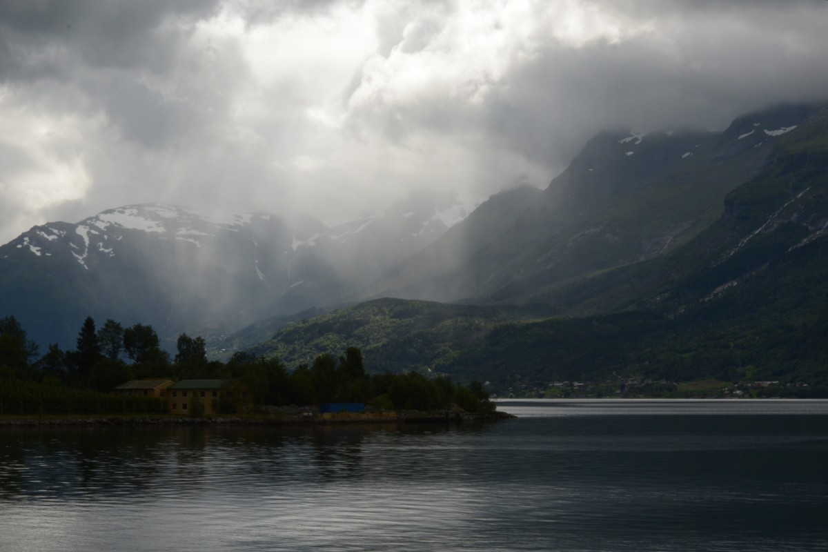 Zdjęcia: Hardanger, Hardanger fiord, chmury na fiordem, NORWEGIA Zdjęcia: Hardanger, Hardanger fiord, chmury na fiordem, NORWEGIA