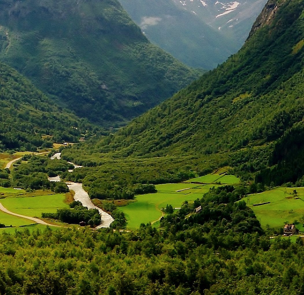 Zdjęcia: Pasmo Romsdalsalpene, Dolina Romsdalen, Golden Road, NORWEGIA Zdjęcia: Pasmo Romsdalsalpene, Dolina Romsdalen, Golden Road, NORWEGIA
