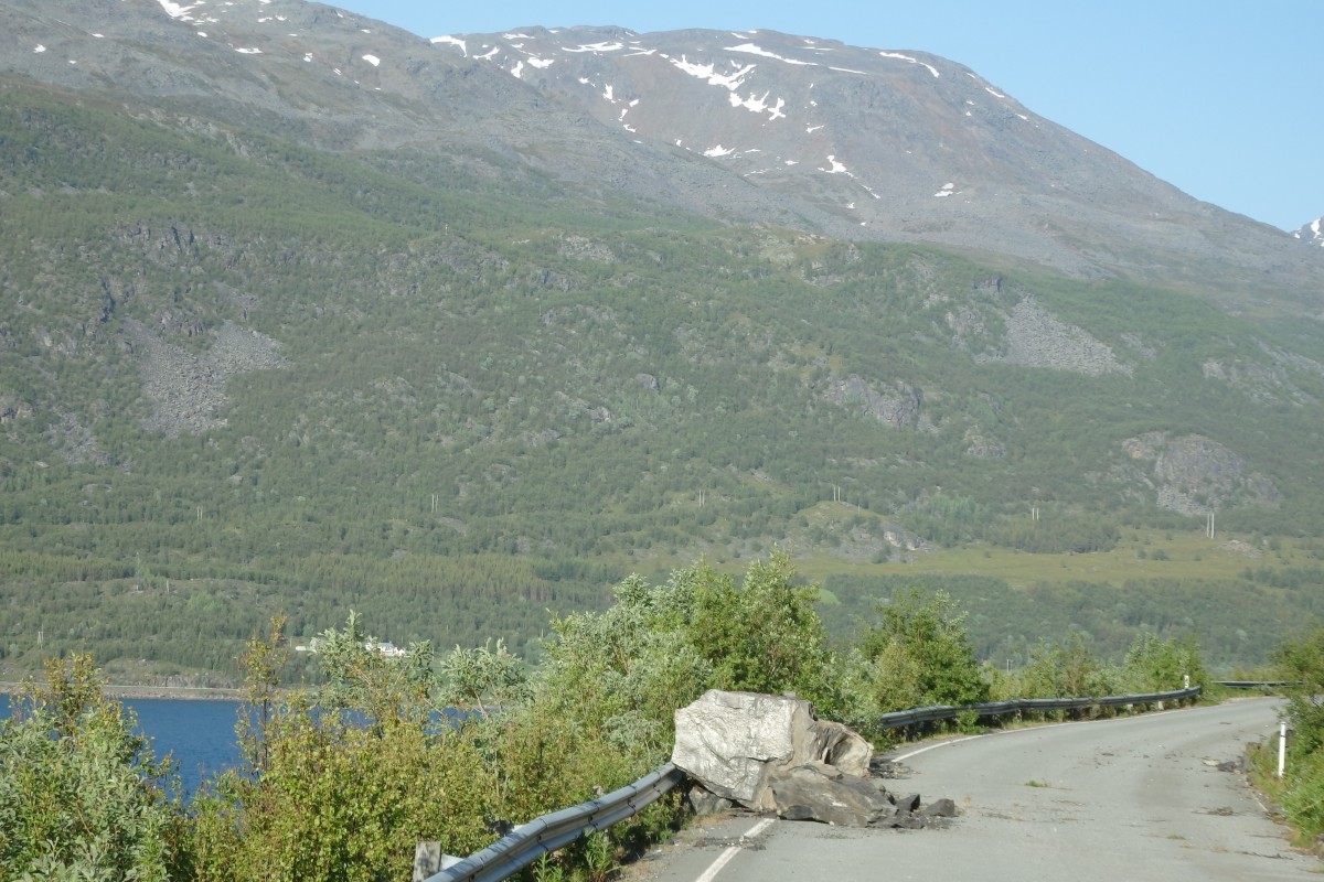 Zdjęcia: Norwegia północna, Norwegia północna, Czasem coś spadnie, NORWEGIA Zdjęcia: Norwegia północna, Norwegia północna, Czasem coś spadnie, NORWEGIA