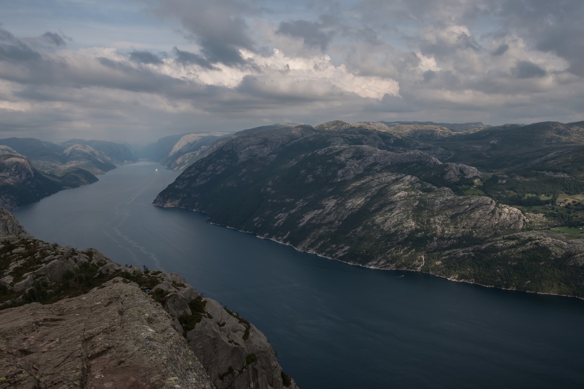 Zdjęcia: Preikestolen, płn. Norwegia, Widok z Preikestolen, NORWEGIA Zdjęcia: Preikestolen, płn. Norwegia, Widok z Preikestolen, NORWEGIA