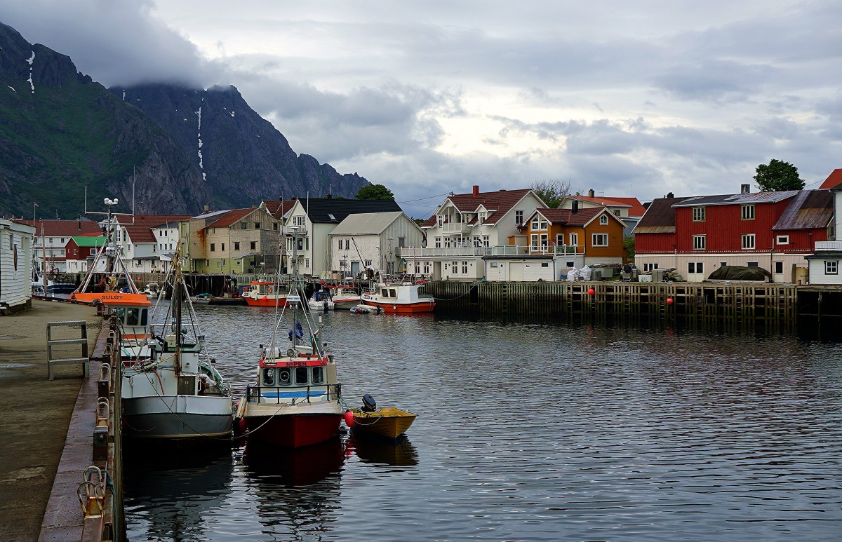 Zdjęcia: Henningsvær, Lofoty, Nad kanałem Heimsundet, NORWEGIA Zdjęcia: Henningsvær, Lofoty, Nad kanałem Heimsundet, NORWEGIA