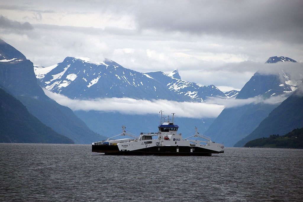 Zdjęcia: Alesund, More og Romsdal, Alpy Suunmorskie z oddali, NORWEGIA Zdjęcia: Alesund, More og Romsdal, Alpy Suunmorskie z oddali, NORWEGIA