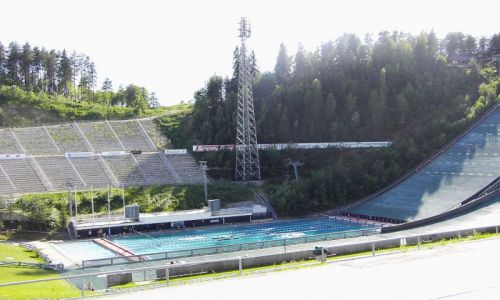 Zdjęcie NORWEGIA / brak / Lahti / Zjazd skoczni narciarskiej w Lahti w lecie staje się basenem ;)