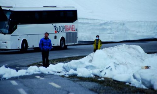Zdjecie NORWEGIA / Droga 63 / Norwegia / Co Azjata robi w krystalicznie czystej Norwegii