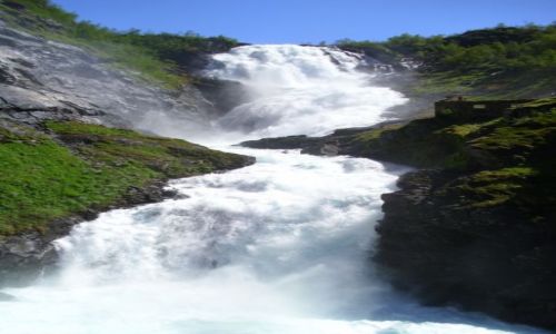 Zdjecie NORWEGIA / Hordaland / przy trasie kolei Flamsbana / Kjosfossen