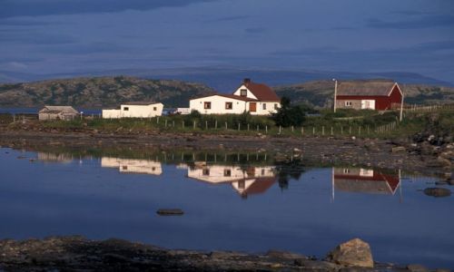 Zdjcie NORWEGIA / - / Okolice Nordkappu / Nadmorskie domostwo