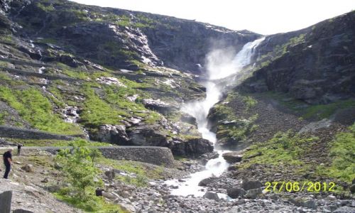 Zdjecie NORWEGIA / - / Trollstigen. / Wodospad