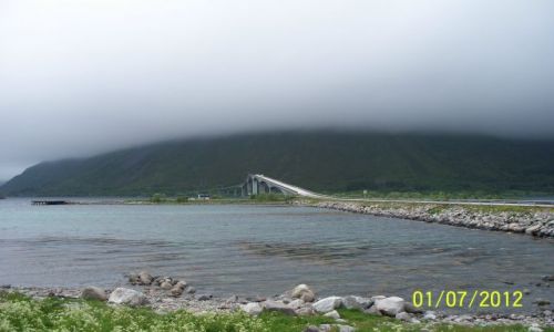 Zdjęcie NORWEGIA / - / Droga E10 / Zachmurzone Lofoty