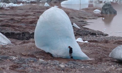 Zdjecie NORWEGIA / Svalbard / zanikajace jezioro w okolicach trojkolorowej gry / Jest bardzo duzy !