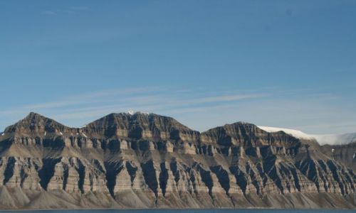 Zdjecie NORWEGIA / Svalbard / W drodze do Skansbukty. Niewiarygodnie regularne ksztalty / Natura rzezbi- ??? hm ...organy
