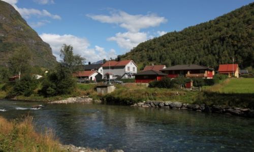 Zdjcie NORWEGIA / Sogn og Fjordane / Flam / Nad rzek