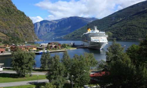 Zdjcie NORWEGIA / Sogn og Fjordane / Flam / W porcie
