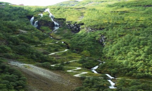 Zdjęcie NORWEGIA / Sogn og Fjordane / Aurland / W górę i w dół