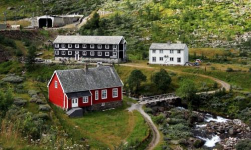 Zdjęcie NORWEGIA / Sogn og Fjordane / Aurland / Trzy domki
