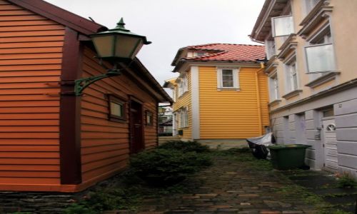 Zdjęcie NORWEGIA / Bergen / Okolice portu / Zaułek