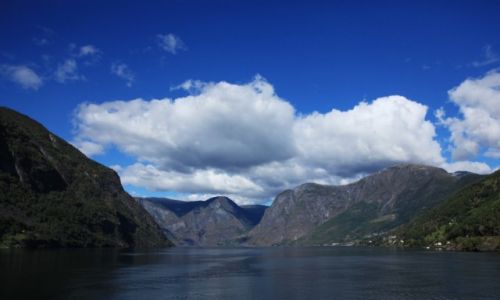 Zdjęcie NORWEGIA / Sogn og Fjordane / Aurlandsvangen / Aurlandsfjorden