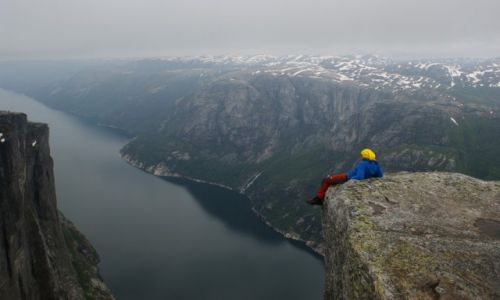 Zdjecie NORWEGIA / Rogaland / Kjerag / Ojjj daleko do domu...
