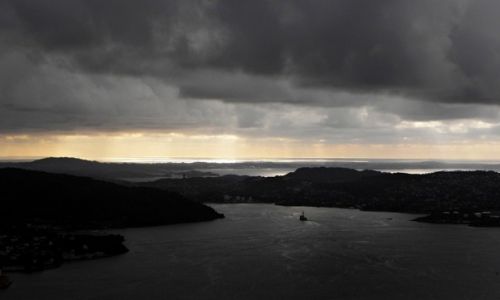 Zdjecie NORWEGIA / zachd Norwegii / Bergen / o zmierzchu w Bergen