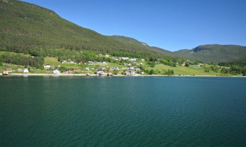 Zdjcie NORWEGIA / Sogn og fiordne / Kaupanger / wiosna...