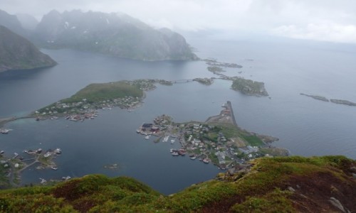 Zdjęcie NORWEGIA / Lofoty / Lofoty / Reine w deszczu