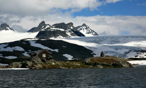 Zdjcie NORWEGIA / Sogn og Fjordane / Jotunheimen / Chatka przy lodowcu