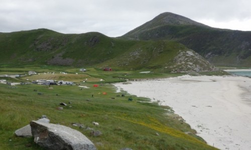 NORWEGIA / Lofoty / Uttakleiv / Uttakleiv - pole namiotowe